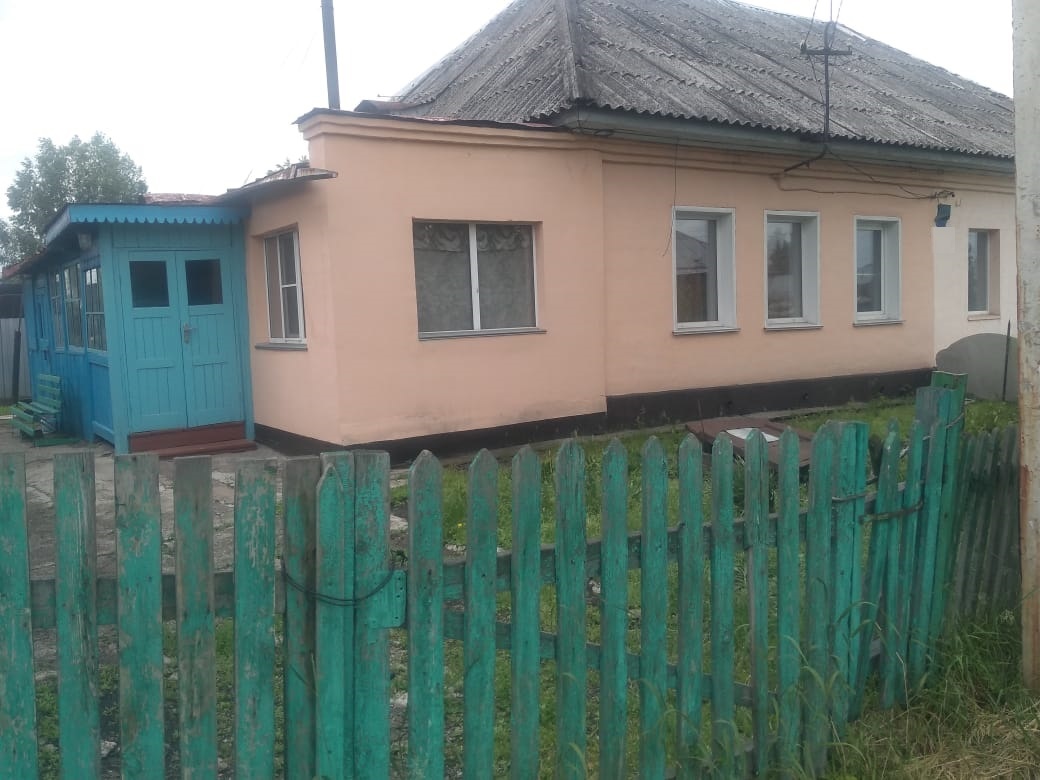 Продам тёплую, уютную часть кирпичного дома в Кировском районе Кемерово. Состоит из 3 комнат, кухни и просторной прихожей. Высокие потолки обеспечивают оптимальный уровень естественного освещения, придают дому ощущение простора. Дом оборудован всем необходимым для комфортного проживания. Централизов
