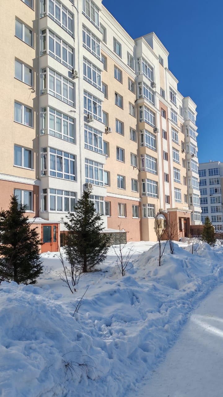 Предлагается 2-х комнатная квартира Вашей мечты.
Расположена она на 4-ом этаже 7-и этажного дома. 
Квартира под самоотделку, здесь Вы можете создать индивидуальную планировку и превратить её с своё райское гнёздышко.
Жилой комплекс расположен в динамично развивающемся районе города с развитой инфрас