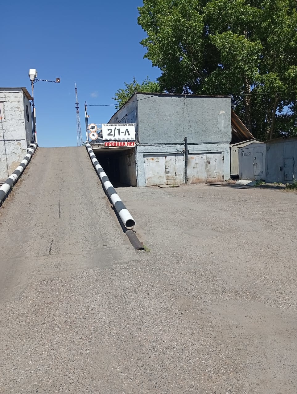 Продам капитальный гараж с погребом юго-западнее жилого дома № 322 по ул. Сибиряков-Гвардейцев. Круглогодичный подъезд. Документы готовы к продаже. Звоните отвечу на все вопросы.