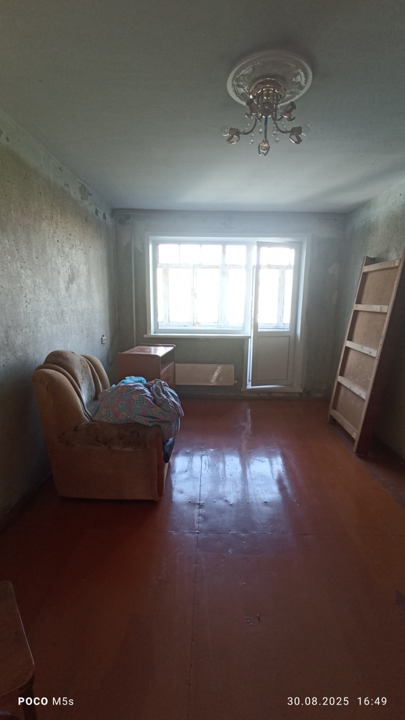 Продам 2-комн кв. по ул. Волкова 14, 4/5 этаж. Стеклопакеты, балкон застеклен, санузел раздельный. Стены подготовлены для ремонта, на полу ДВП, в ванной кафель старого образца.
Требуется ремонт. В шаговой доступности детские сады, школа, магазины, аптека.
