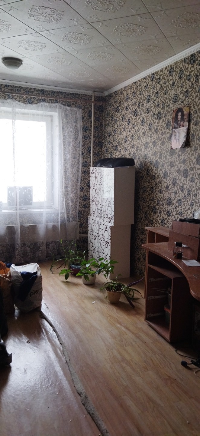 Продам, просторную и уютную трехкомнатную квартиру в городе Березовский на проспекте Шахтеров, дом 17. Общая площадь квартиры составляет 65,4 кв.м, расположена на 1 этаже 5-этажного дома. Идеальный вариант для семьи или инвестиций! В квартире три просторные и светлые комнаты, которые можно использов