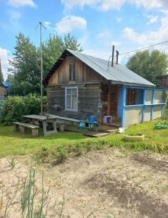 Недострой (63,1м2) в районе ВГСЧ. Из бруса, есть входная дверь, 2 эт. 15 соток. На участке есть домик с баней, все посадки. 1 соб-к. Документы готовы к продаже.