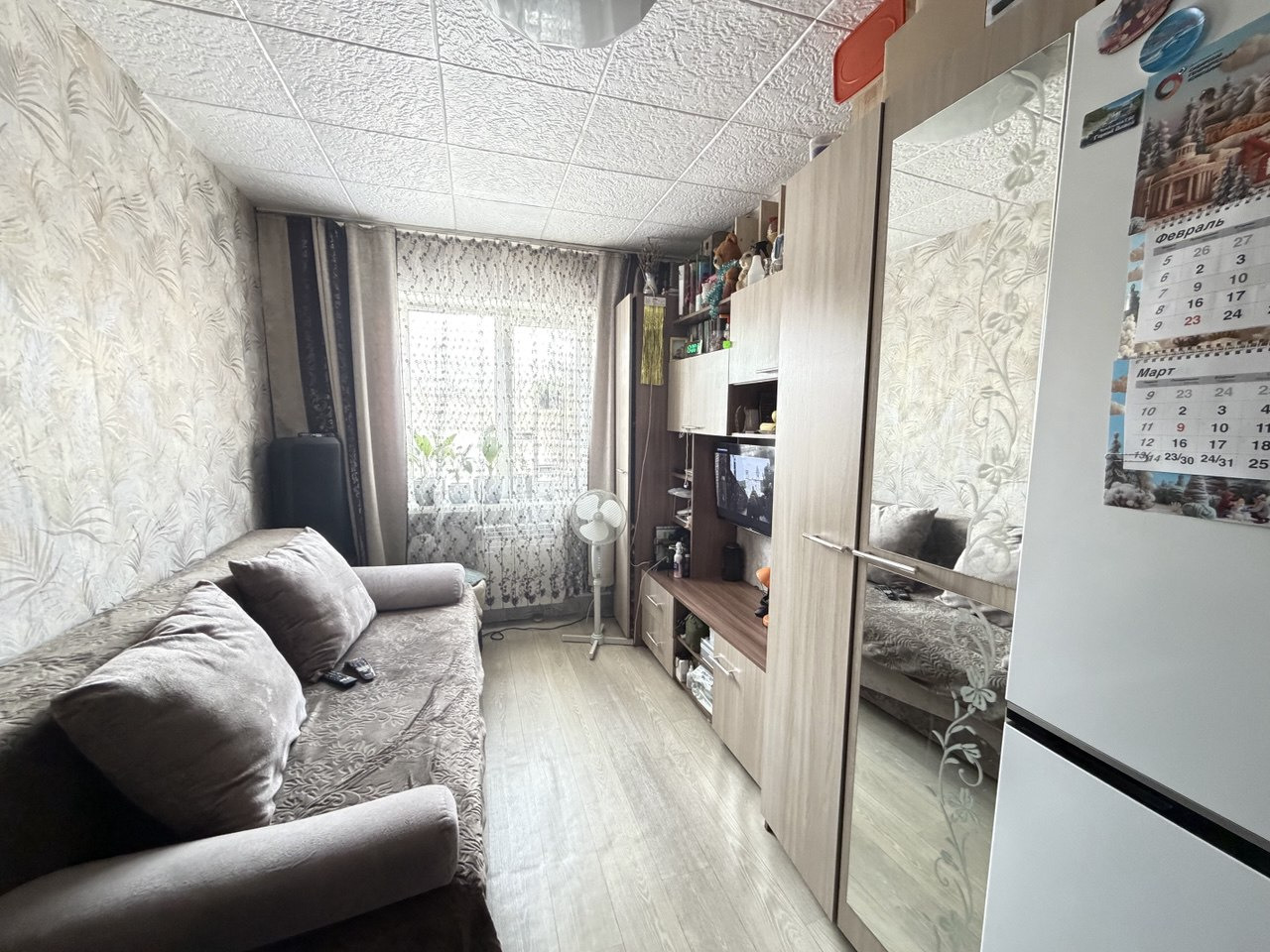 В продаже 1-комнатная квартира(КГТ) в Центральном районе пр.Ленина 53.
Квартира расположена на 2 этаже 5-этажного дома, общая площадь 13,9 кв.м.
Квартира тёплая и светлая.
В квартире установлен стеклопакет, новый радиатор, на полу линолеум. В санузле душевая кабина.
Развитая инфраструктура: в шагово