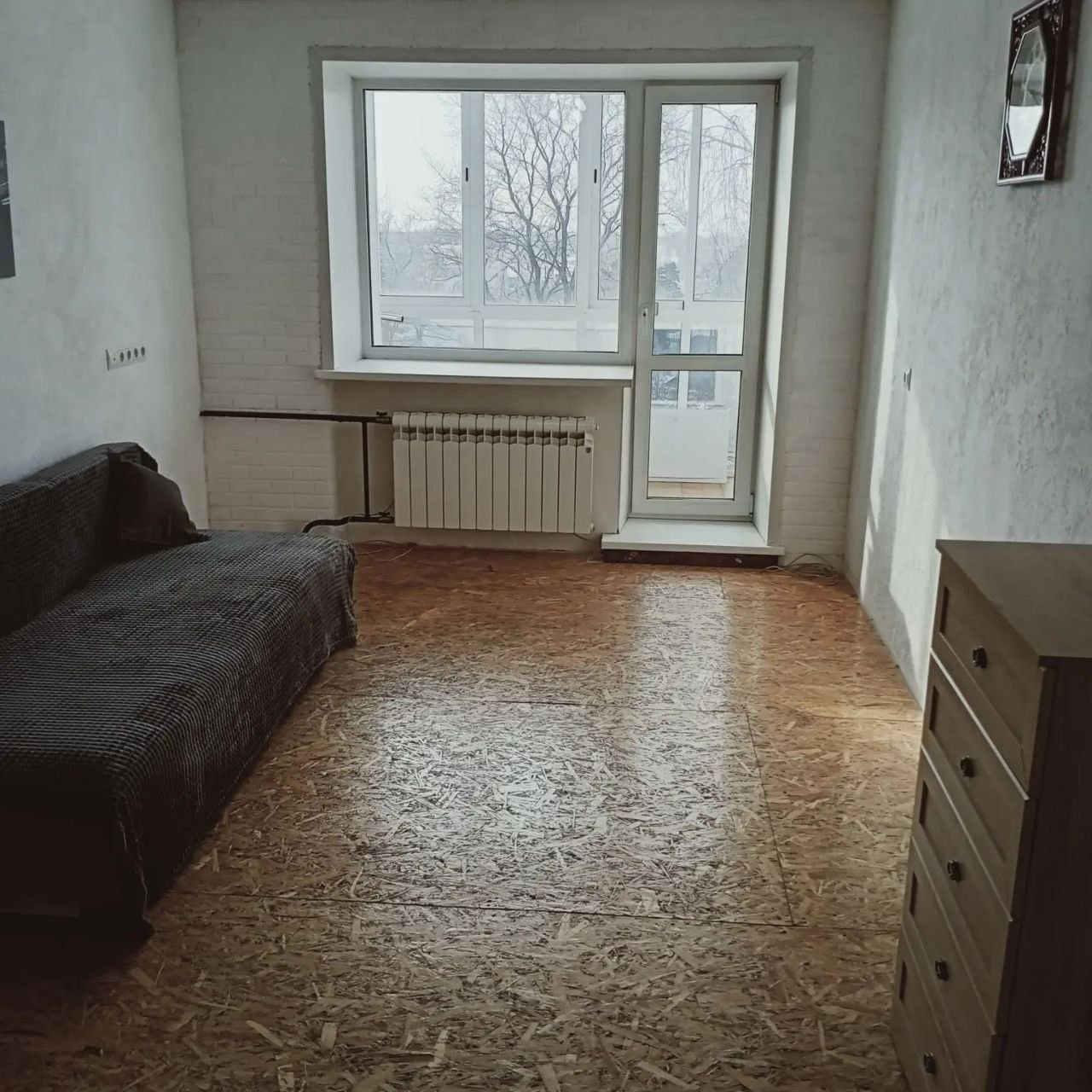 Продается 3х комнатная квартира в рудничном районе города Кемерово, по улице 
Ю. Смирнова 10, площадью 59.1 квадратов на 5 этаже 5ти этажного кирпичного дома. Крыша в доме после капитального ремонта.
В квартире практически все отремонтировано и поменяно.
Окна стеклопакеты, проводка медь с большим ко