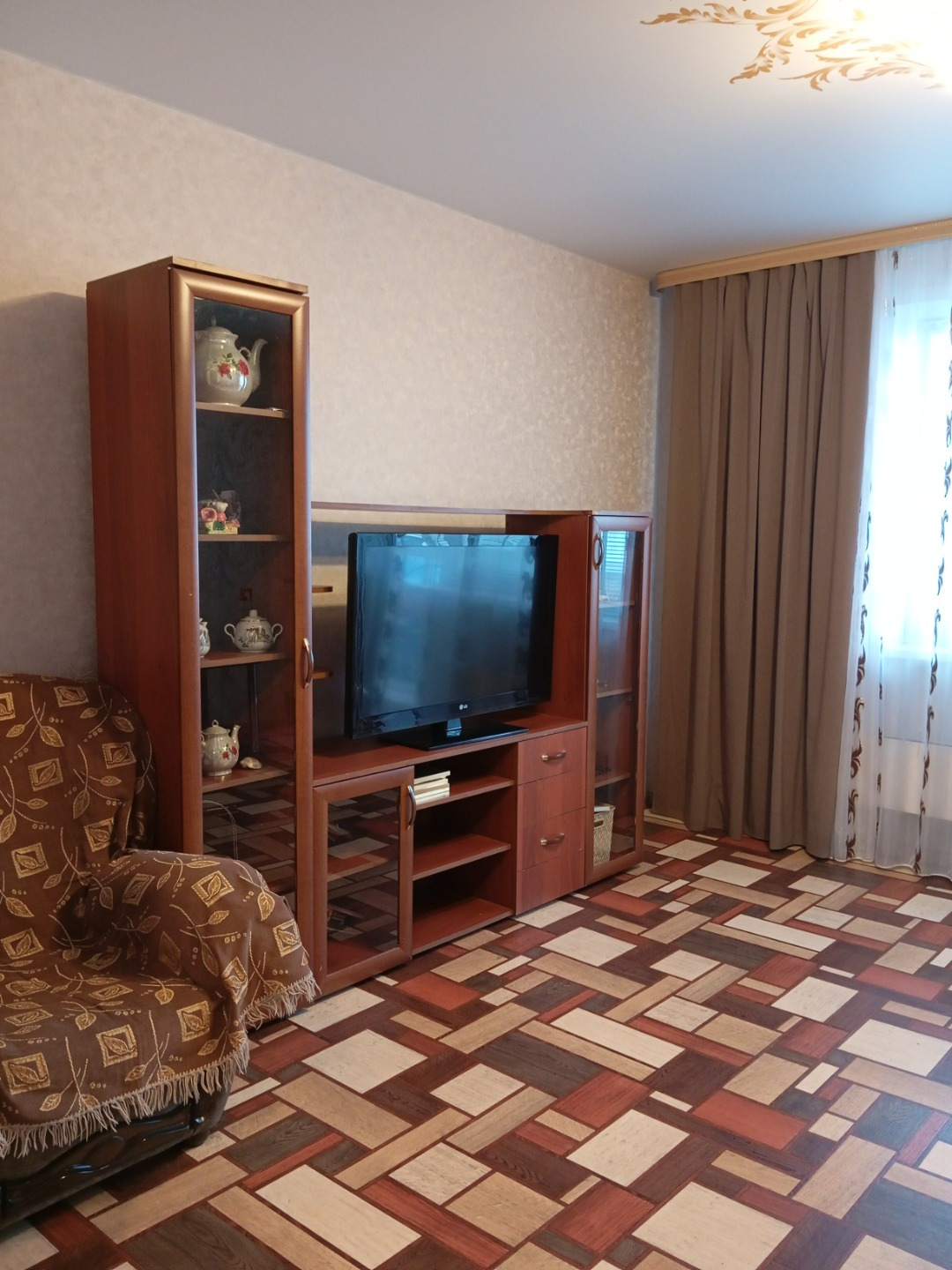 Продается уютная, просторная 2-ух. комн. квартира по ул.Волкова,8 на комфортном среднем этаже.
    В шаговой доступности магазины, остановки, красивый современный парк отдыха, несколько детских садов и лицей, что очень удобно, если у вас есть дети.
    В квартире хорошее состояние, что позволит сэко