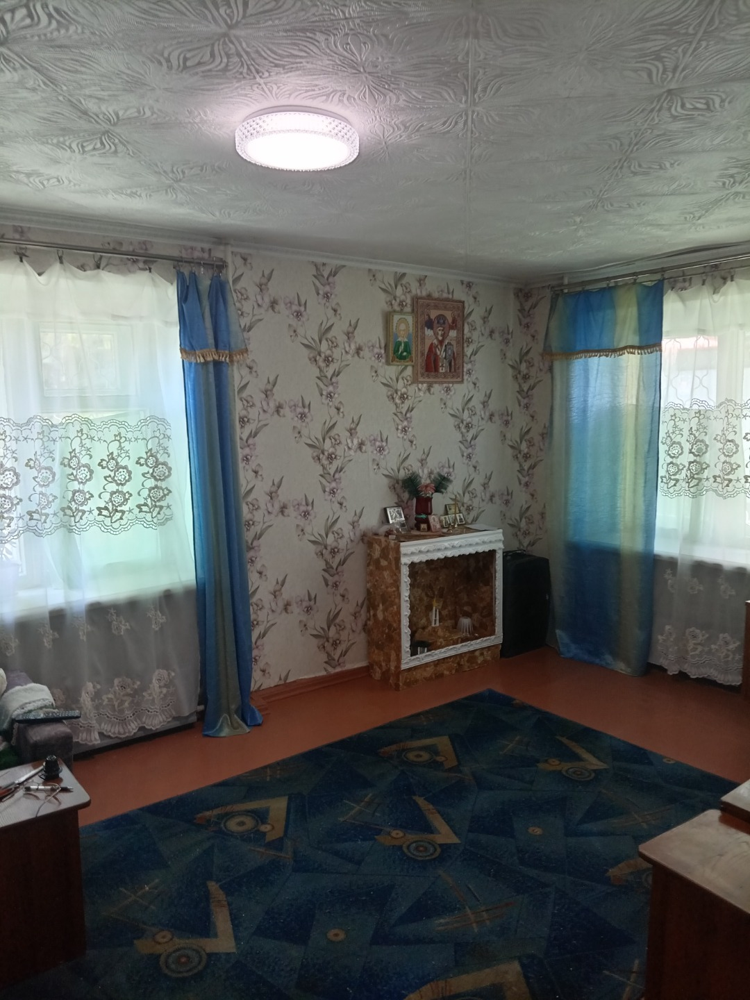 Продаётся уютная однокомнатная квартира площадью 29.4 квадратных метра на улице Черняховского, город Березовский, Кемеровской области. 

Этот вариант прекрасно подойдёт тем, кто ценит комфорт и удобство расположения. Дом кирпичный, построен в 1963 году, всего четыре этажа, а ваша будущая квартира ра
